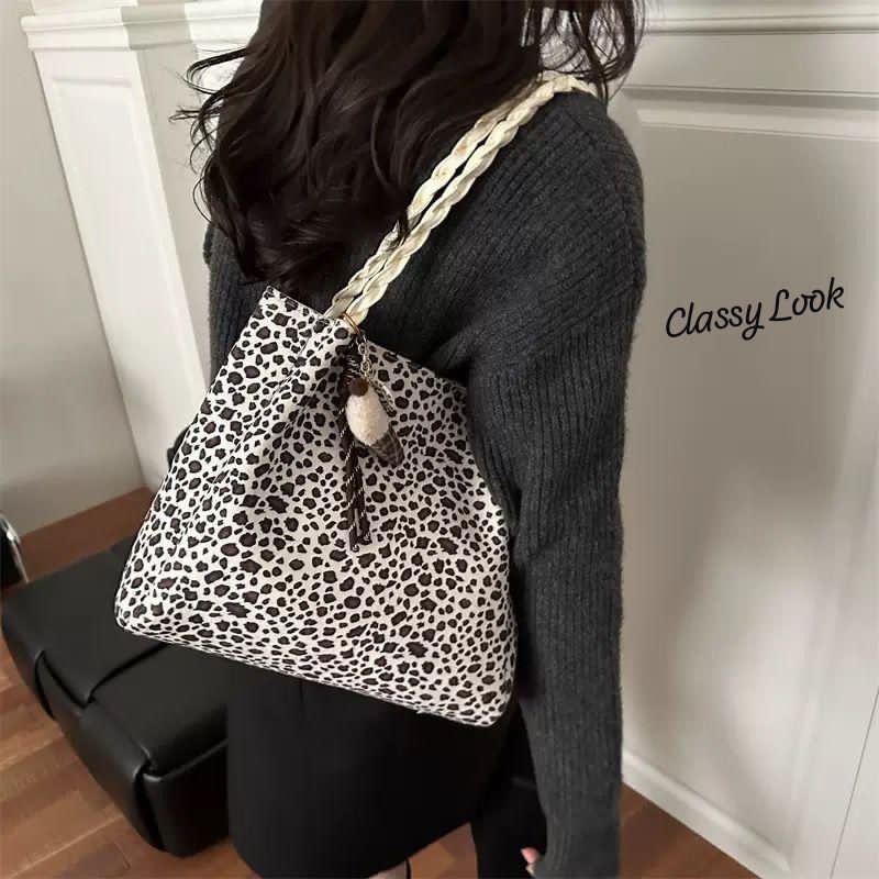 lmported  & Classy  Printed Tote Bag With  kaychain
