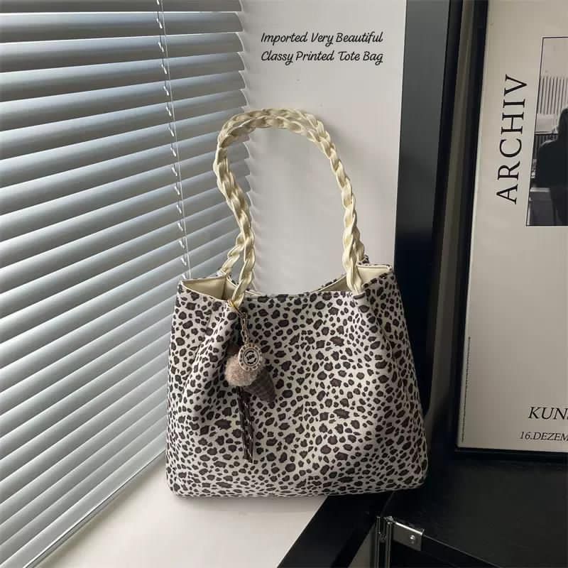 lmported  & Classy  Printed Tote Bag With  kaychain