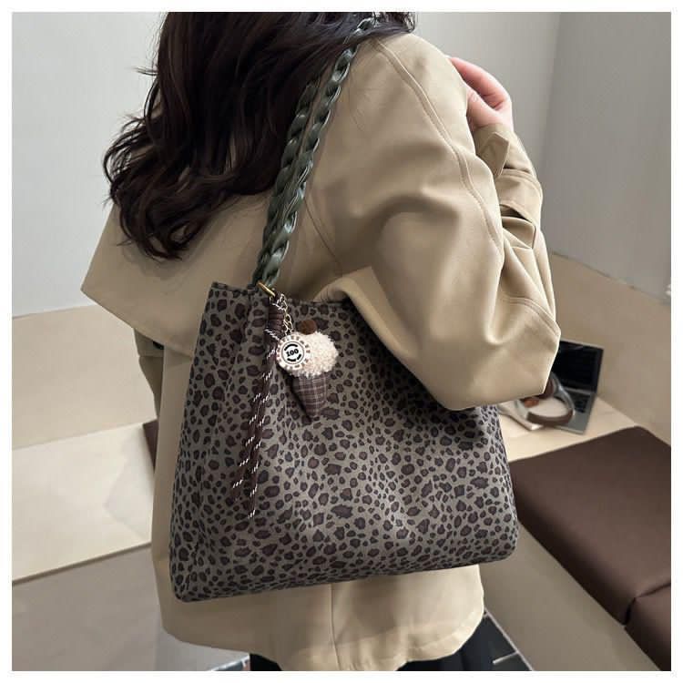 lmported  & Classy  Printed Tote Bag With  kaychain