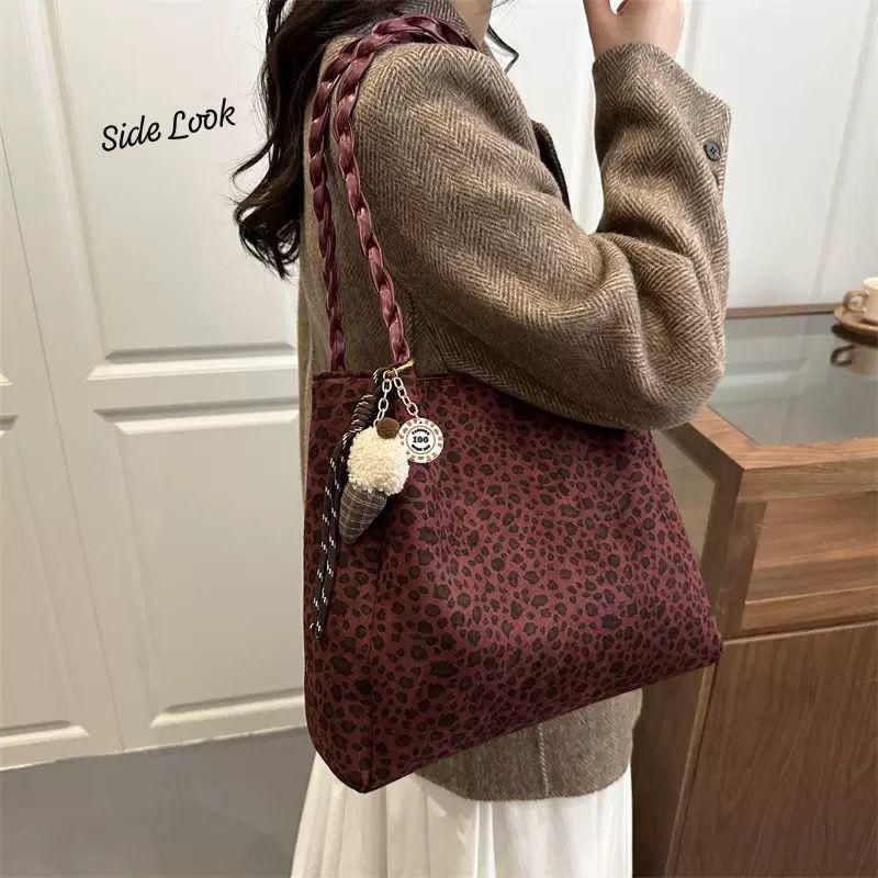 lmported  & Classy  Printed Tote Bag With  kaychain