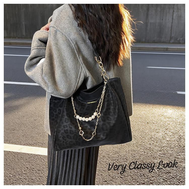 Imported premium Quality  Classy Tote Bag & Pearl Kaychain