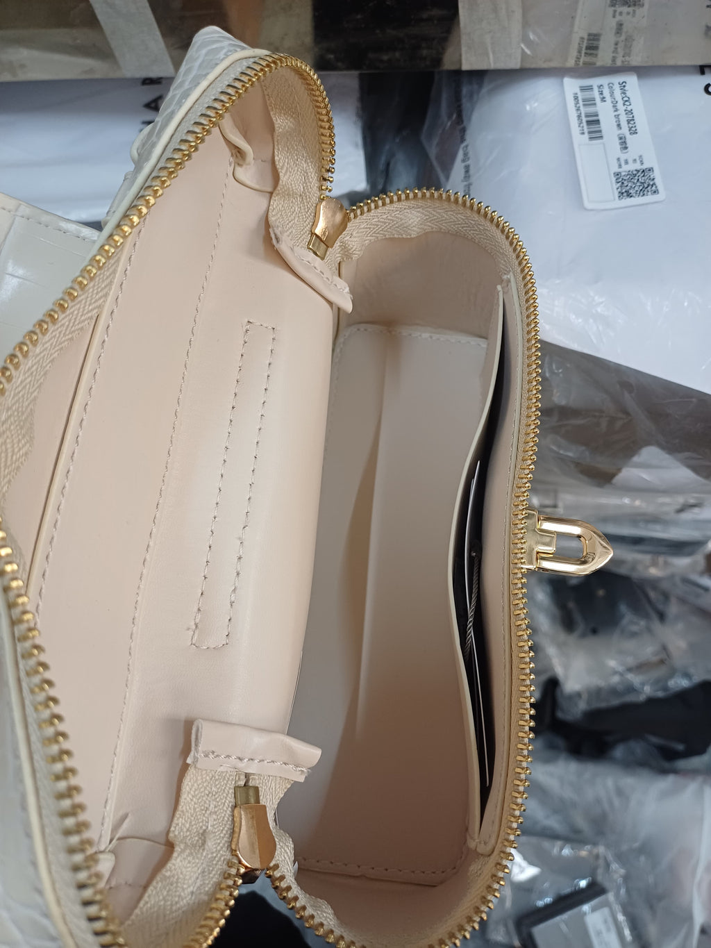 CHARLES & KEITH