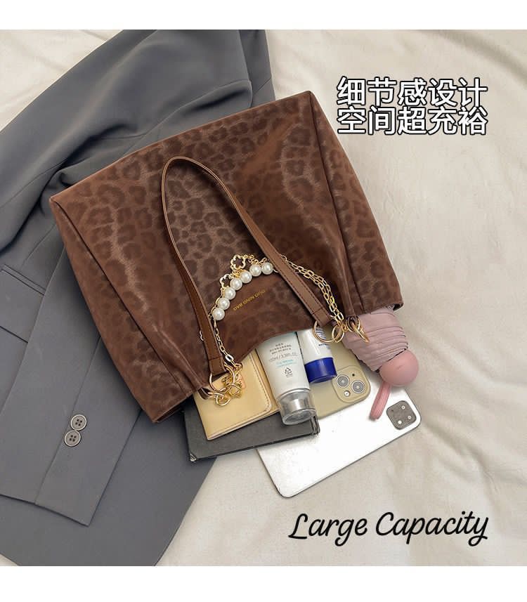 Imported premium Quality Very Beautiful & Classy Tote Bag & Pearl Kaychain