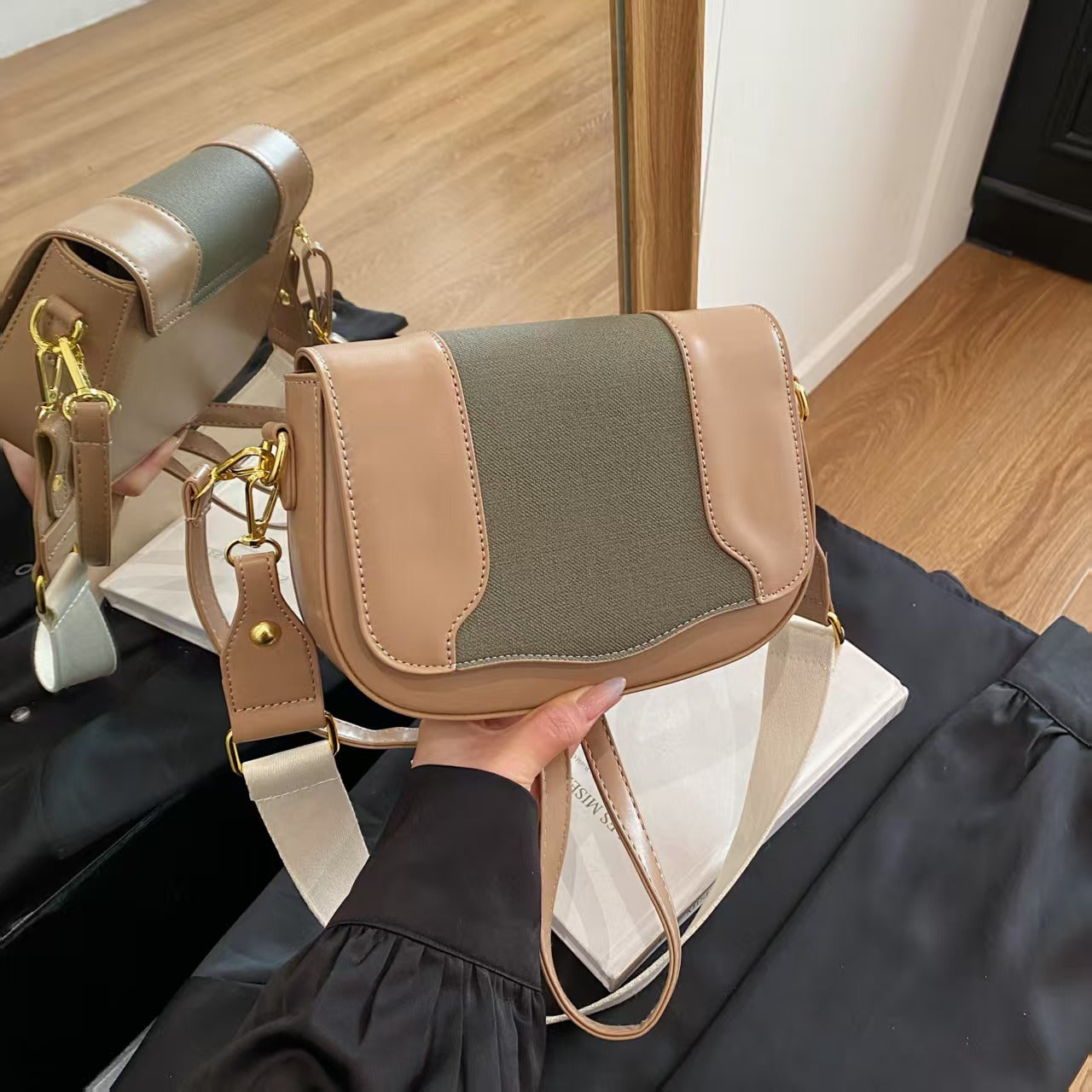CROSS BODY SLING