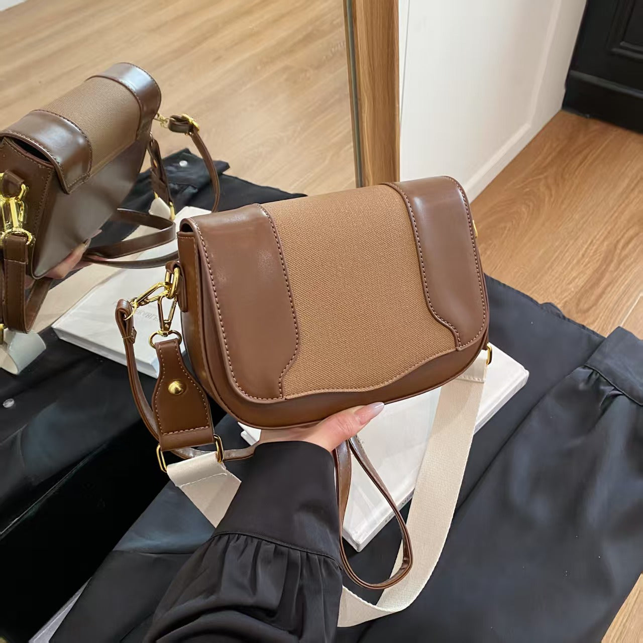 CROSS BODY SLING