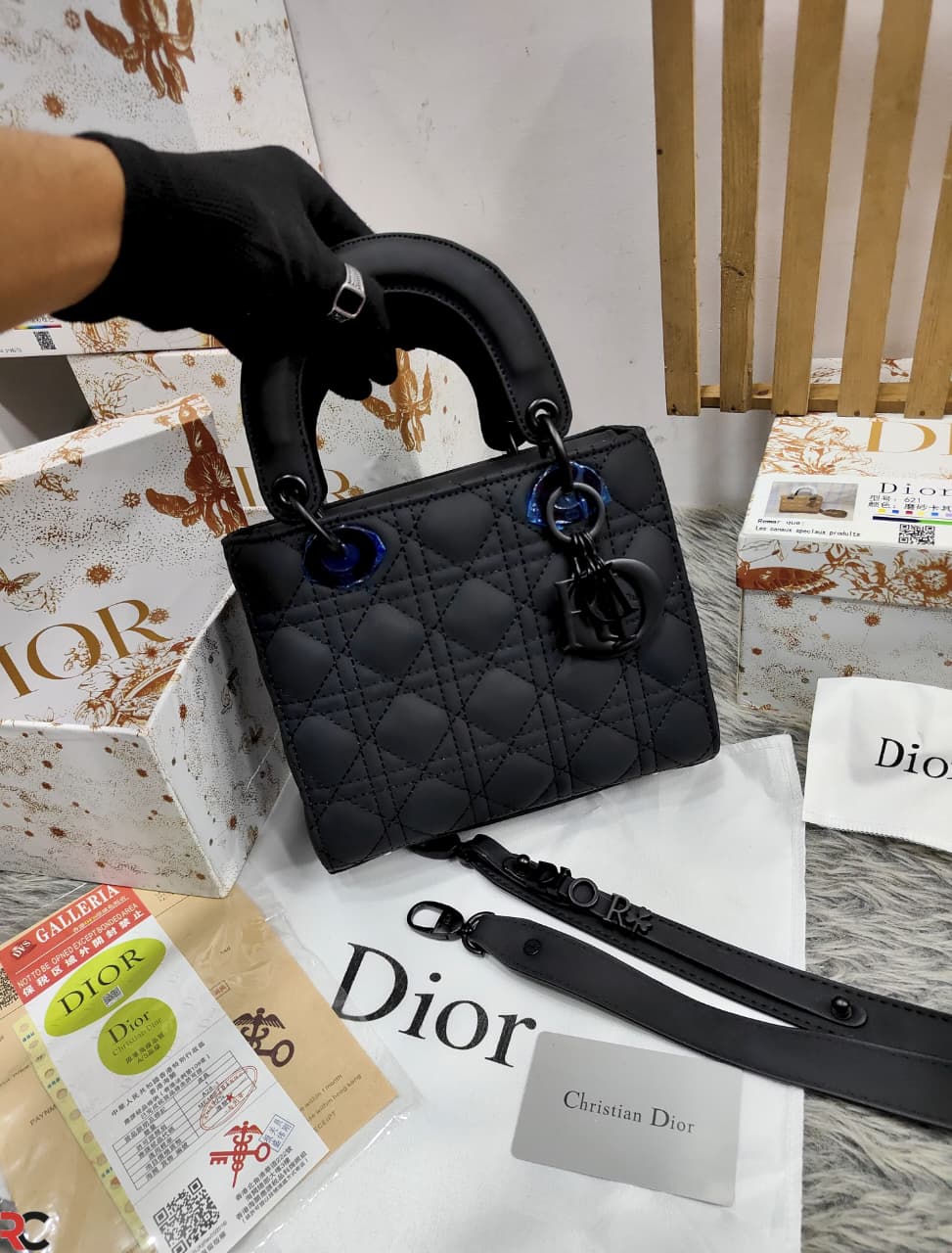 DIOR