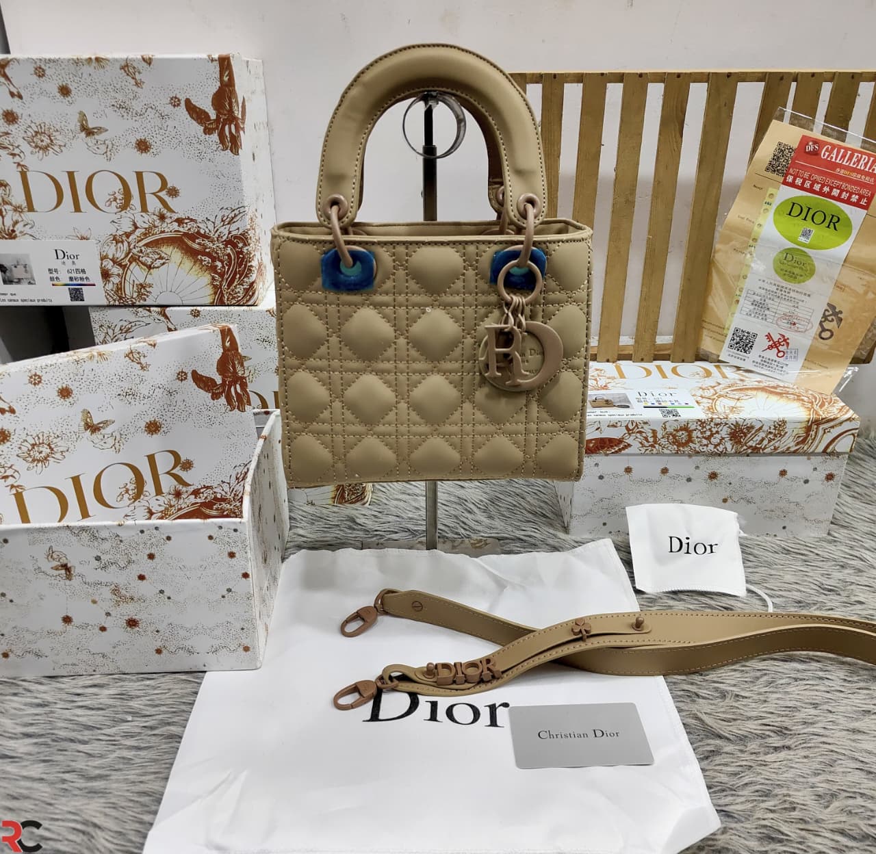 DIOR