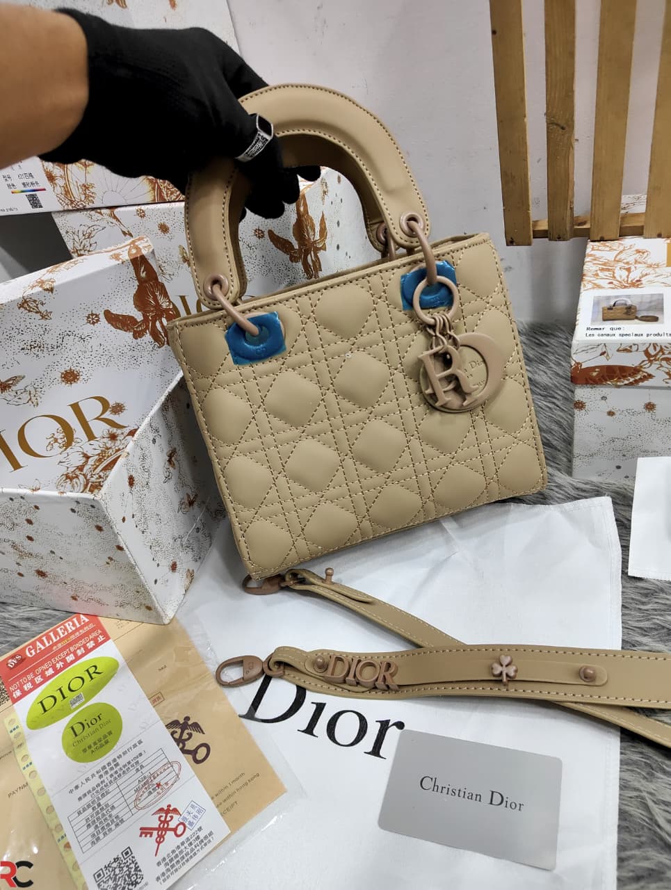 DIOR