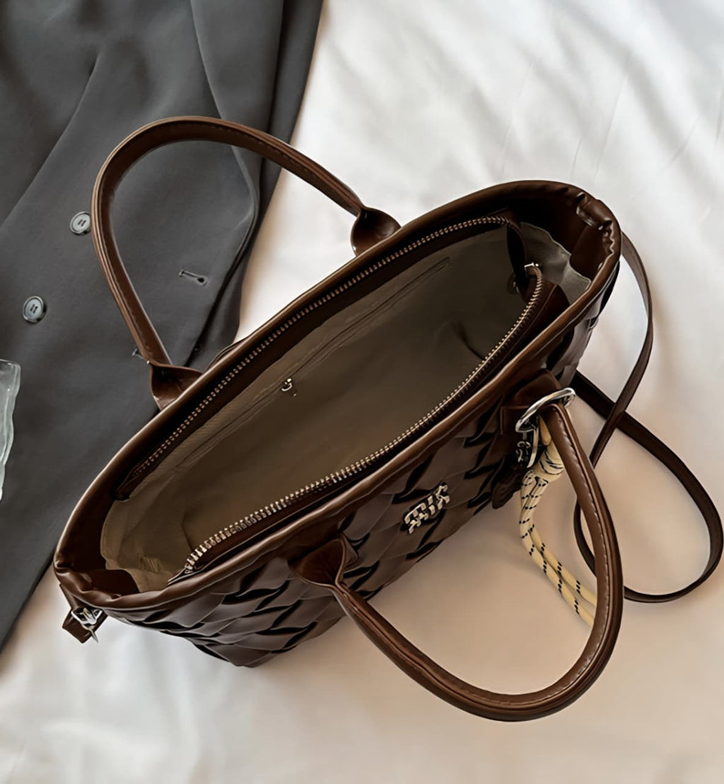 MIN MIN Premium Quality Finishing Superb Styled Sling Bag with Keychain