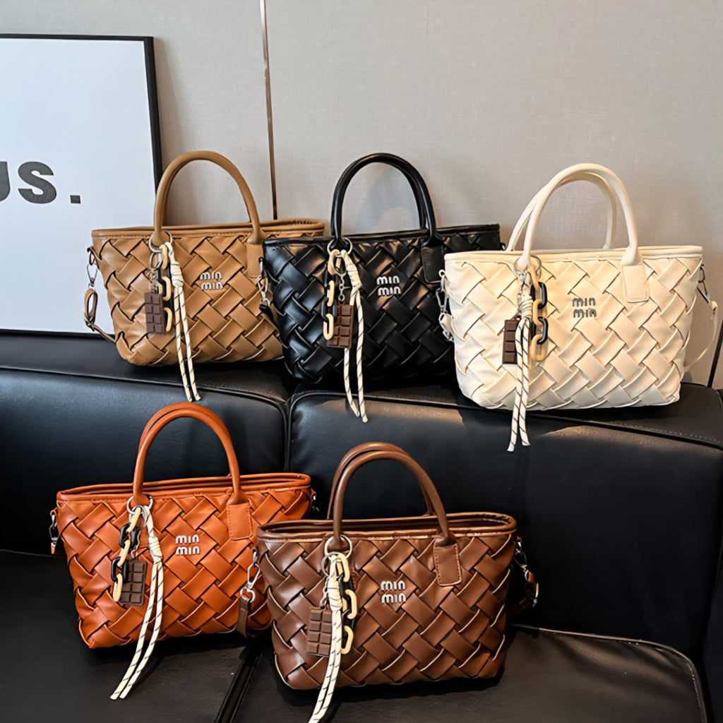 MIN MIN Premium Quality Finishing Superb Styled Sling Bag with Keychain