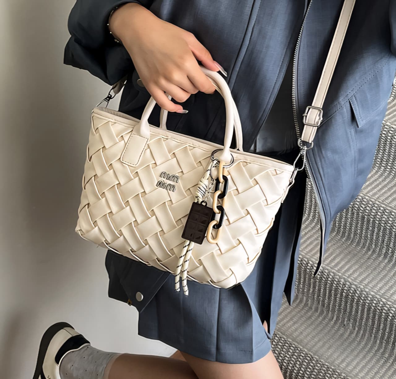 MIN MIN Premium Quality Finishing Superb Styled Sling Bag with Keychain