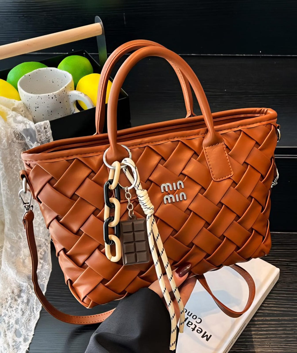 MIN MIN Premium Quality Finishing Superb Styled Sling Bag with Keychain
