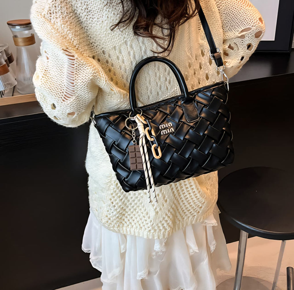 MIN MIN Premium Quality Finishing Superb Styled Sling Bag with Keychain